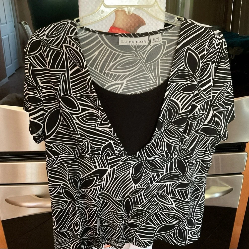 Sag Harbor Black and White Patterned Top, Stretch, short sleeves, lg - Picture 1 of 9